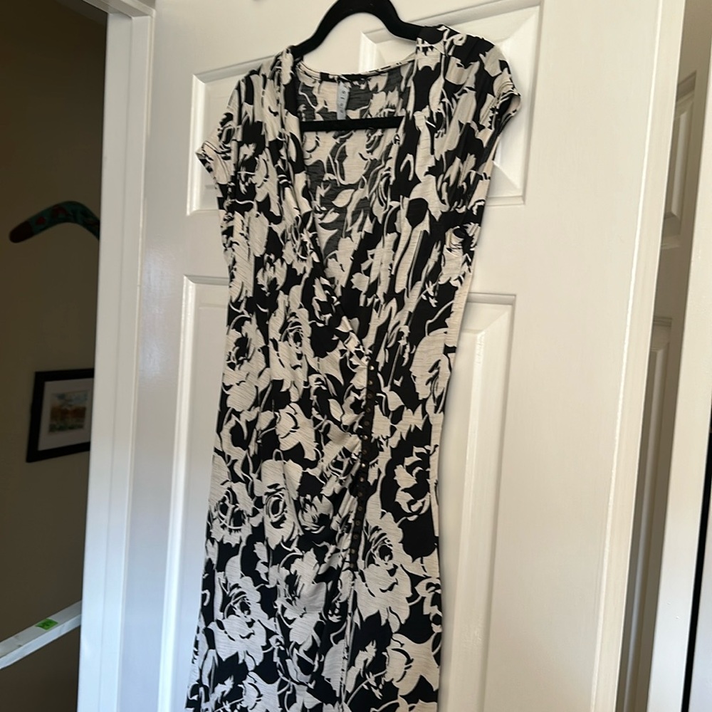 EUC black/white short sleeve dress